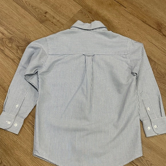 NWOT Van Heusen Pin Striped Button Down - Picture 4 of 4